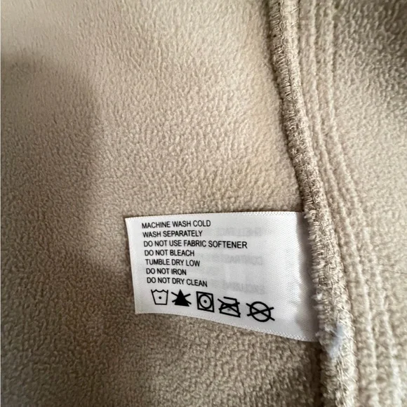 Orvis Men's Puffer Jacket - Navy, Tan, and Orange - Picture 6 of 6